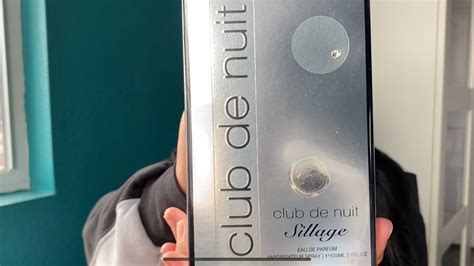 does club de nuit smell good